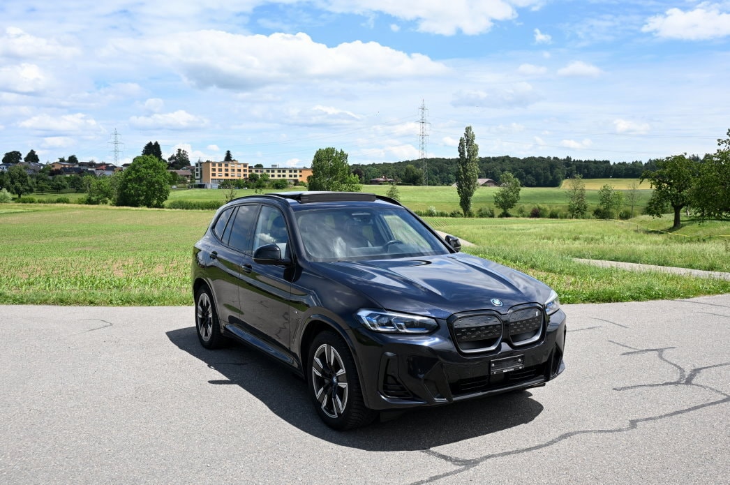 BMW iX3 Inspiring M-image-1