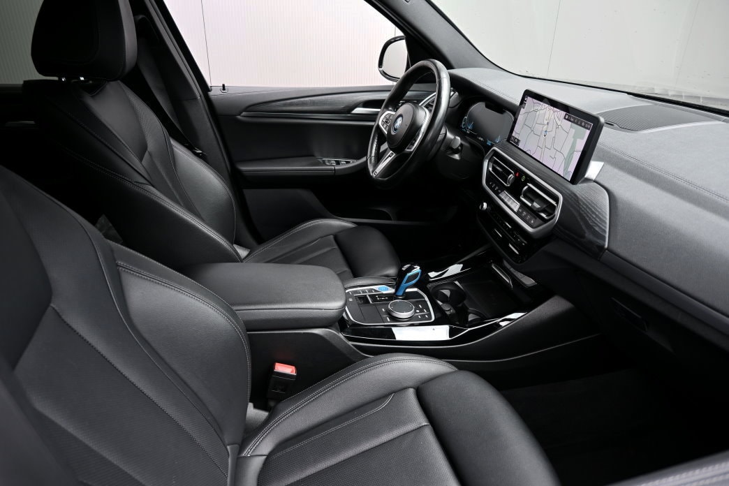 BMW iX3 Inspiring M-image-4