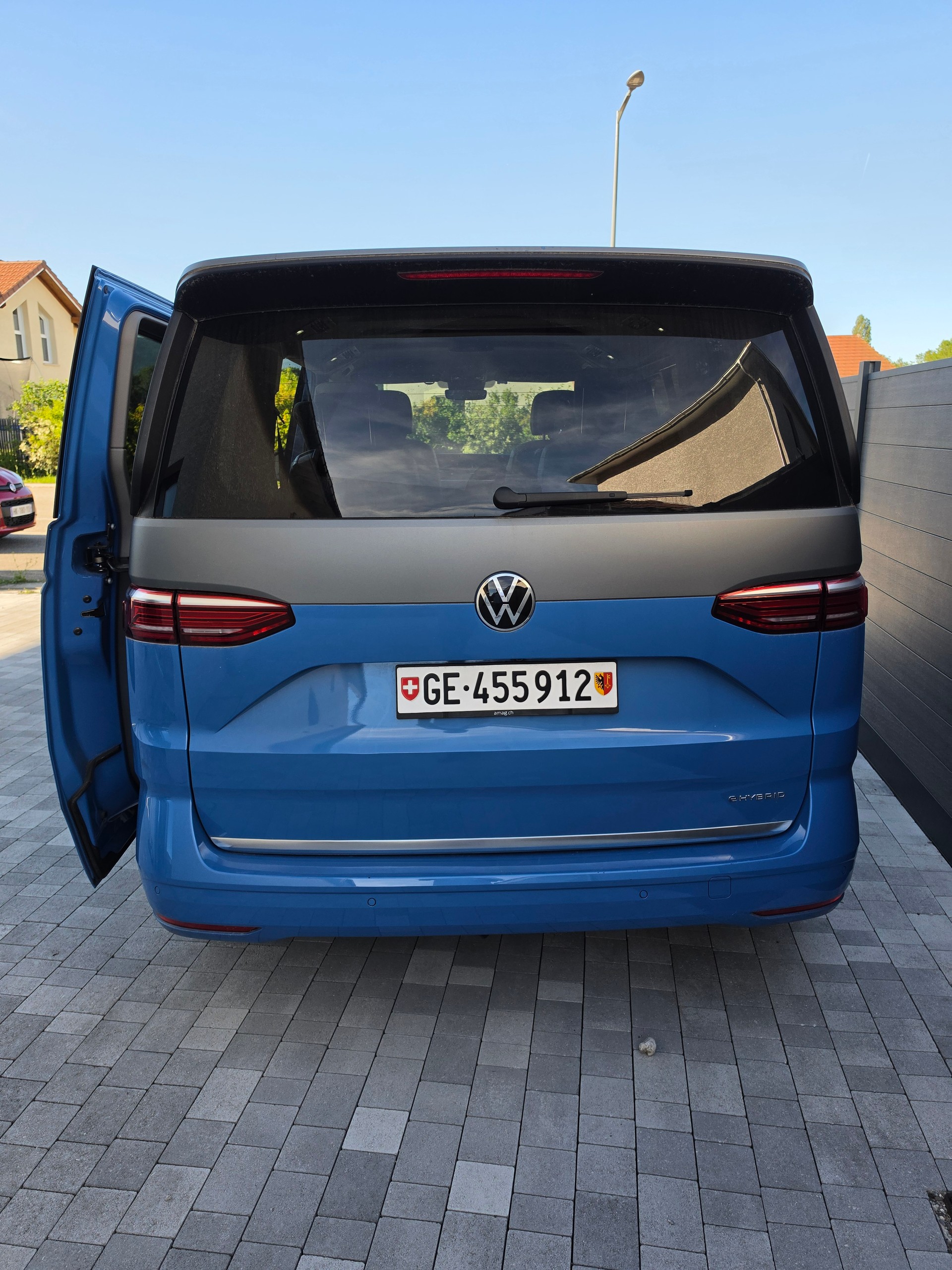 VW T7 Multivan eHybrid Style Court DSG6 (218 ch.)-image-2