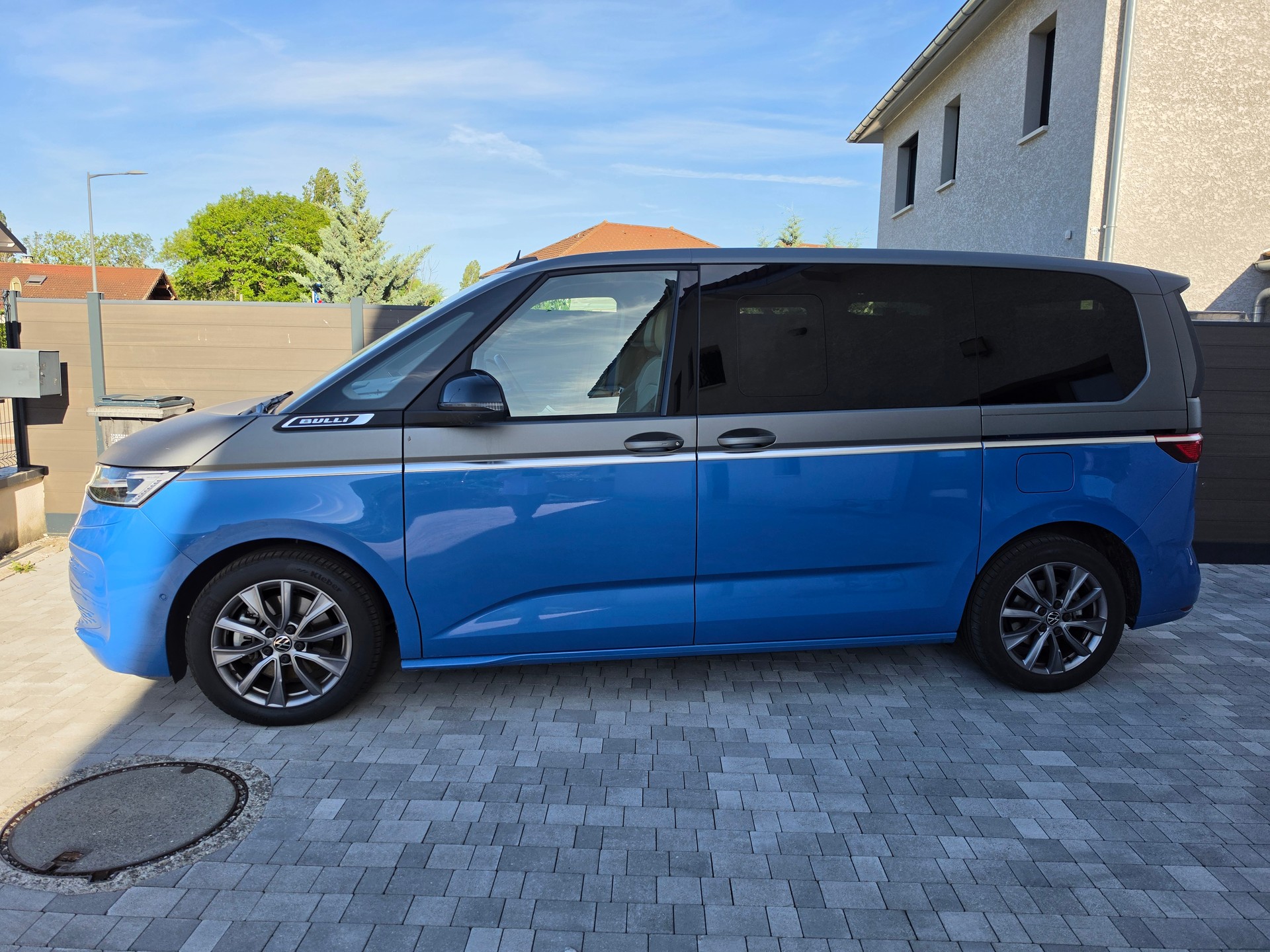 VW T7 Multivan eHybrid Style Court DSG6 (218 ch.)-image-1