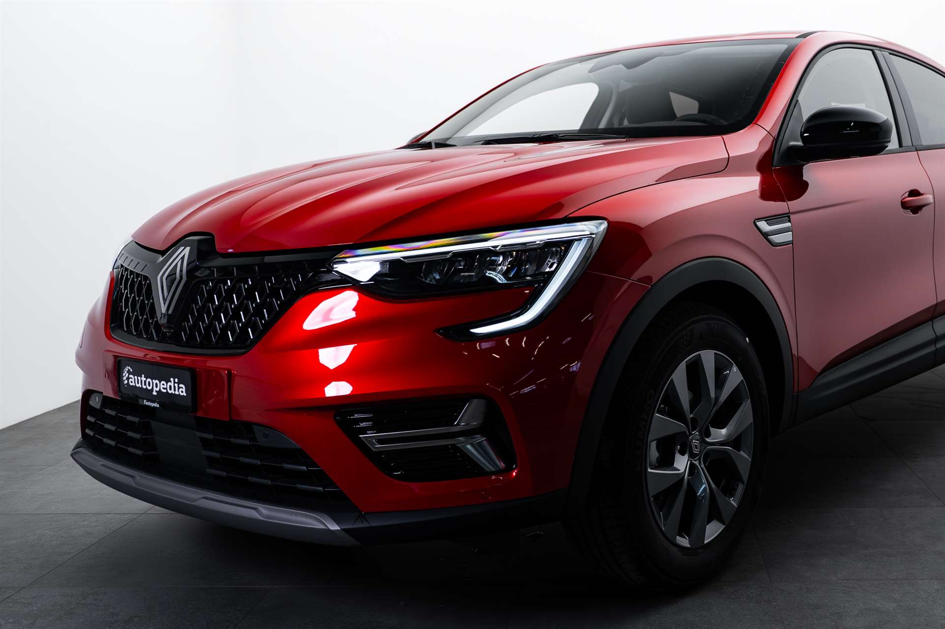 RENAULT Arkana 1.3 TCe MHEV Evolution EDC-Automat-showroom-element-1