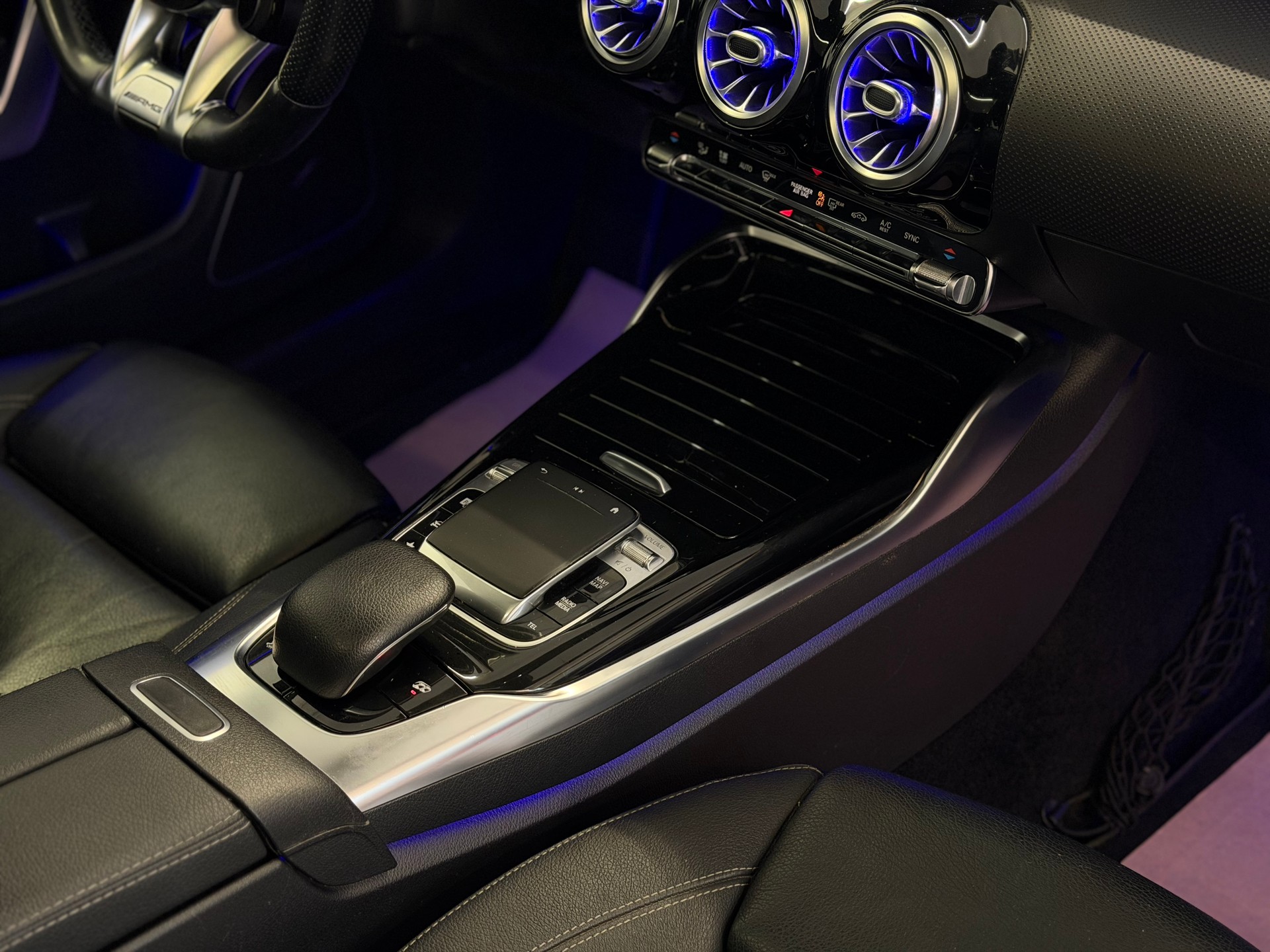 MERCEDES-BENZ A 45 S AMG 4Matic+ Speedshift-image-19
