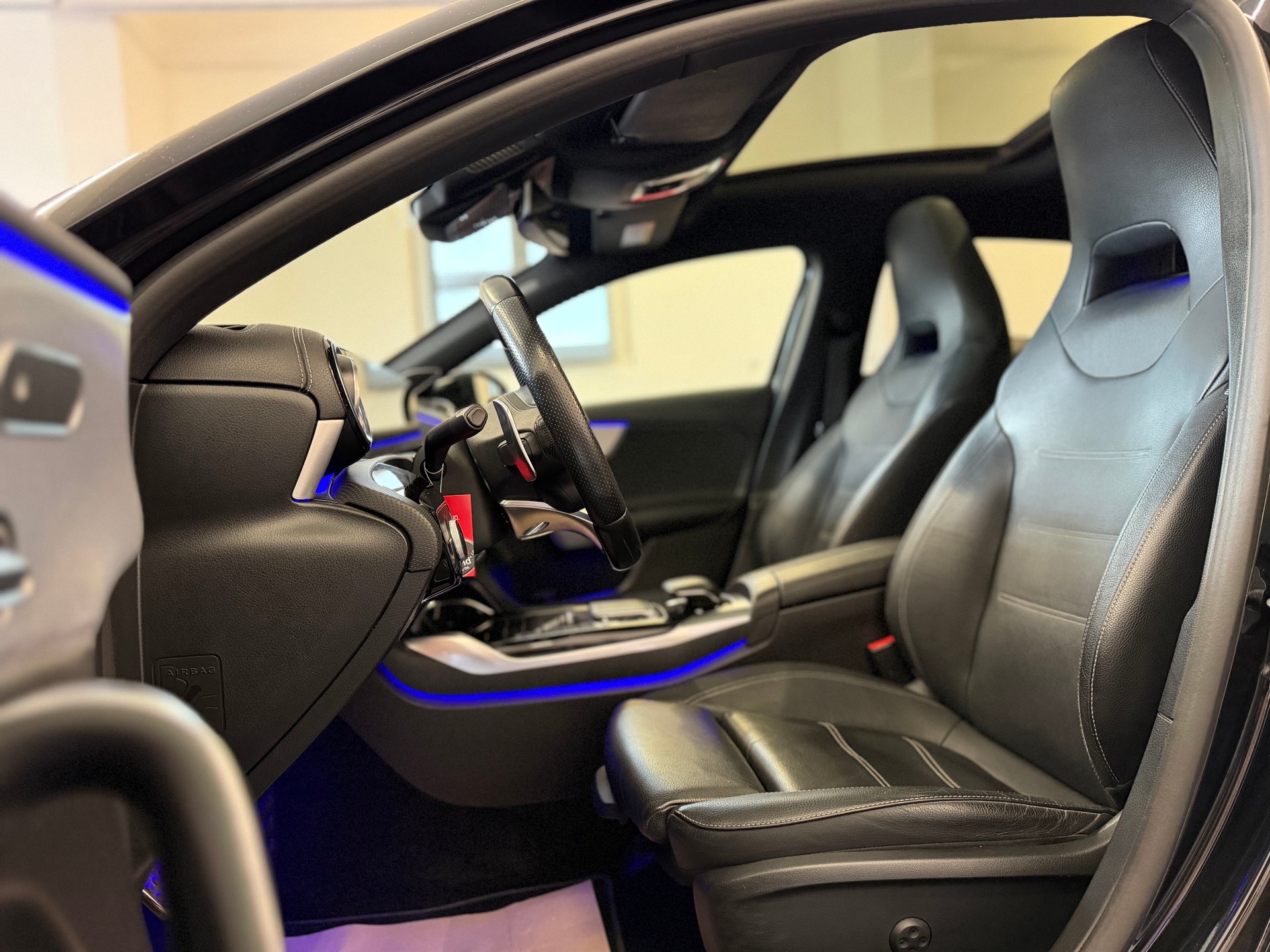 MERCEDES-BENZ A 45 S AMG 4Matic+ Speedshift-image-12