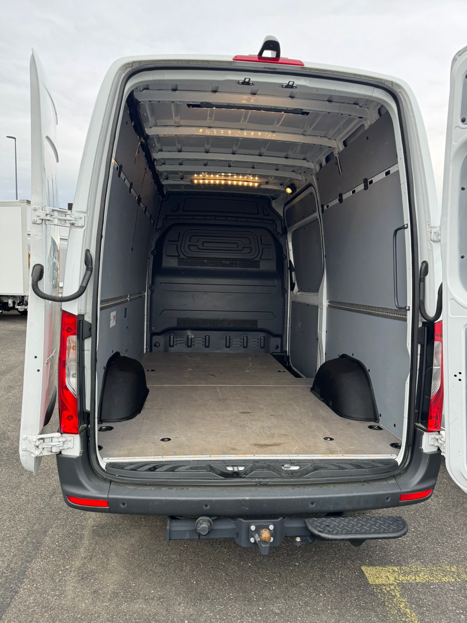 MERCEDES-BENZ Sprinter 317 CDI Standard 9G-TRONIC-image-4