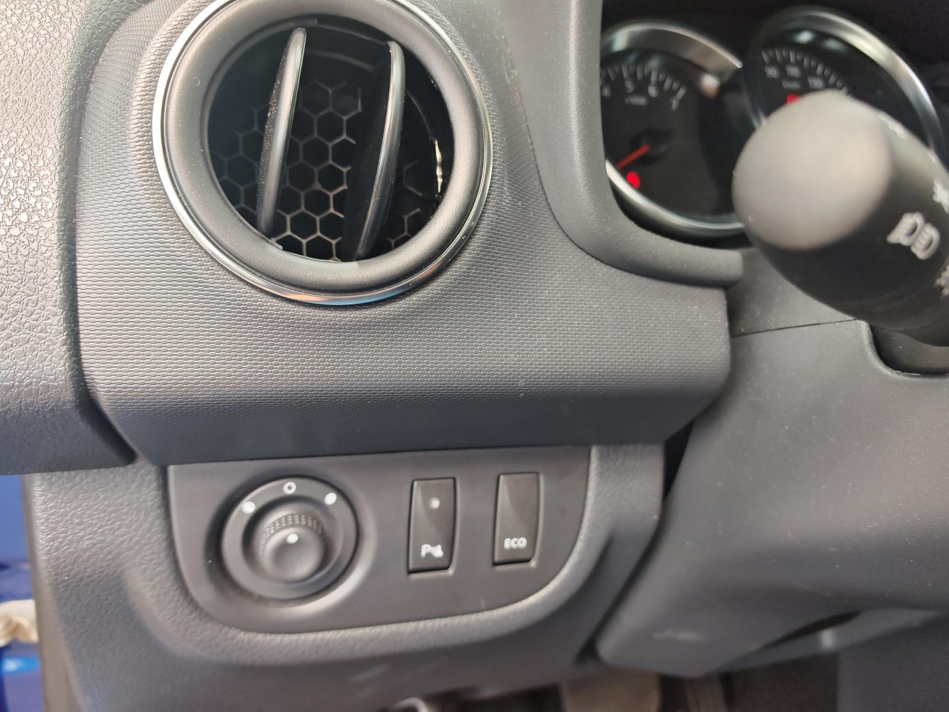 DACIA Sandero TCe 90 Celebration Easy-R-image-18