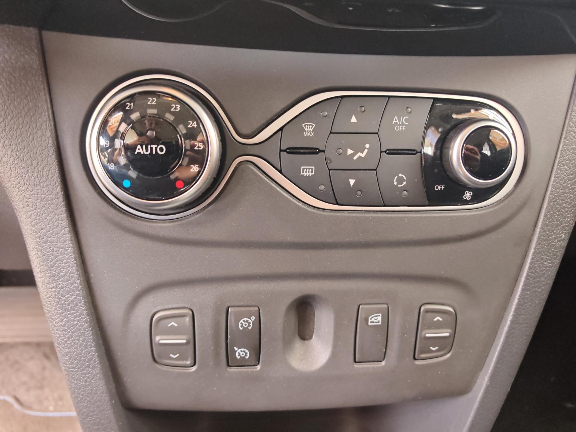DACIA Sandero TCe 90 Celebration Easy-R-image-19