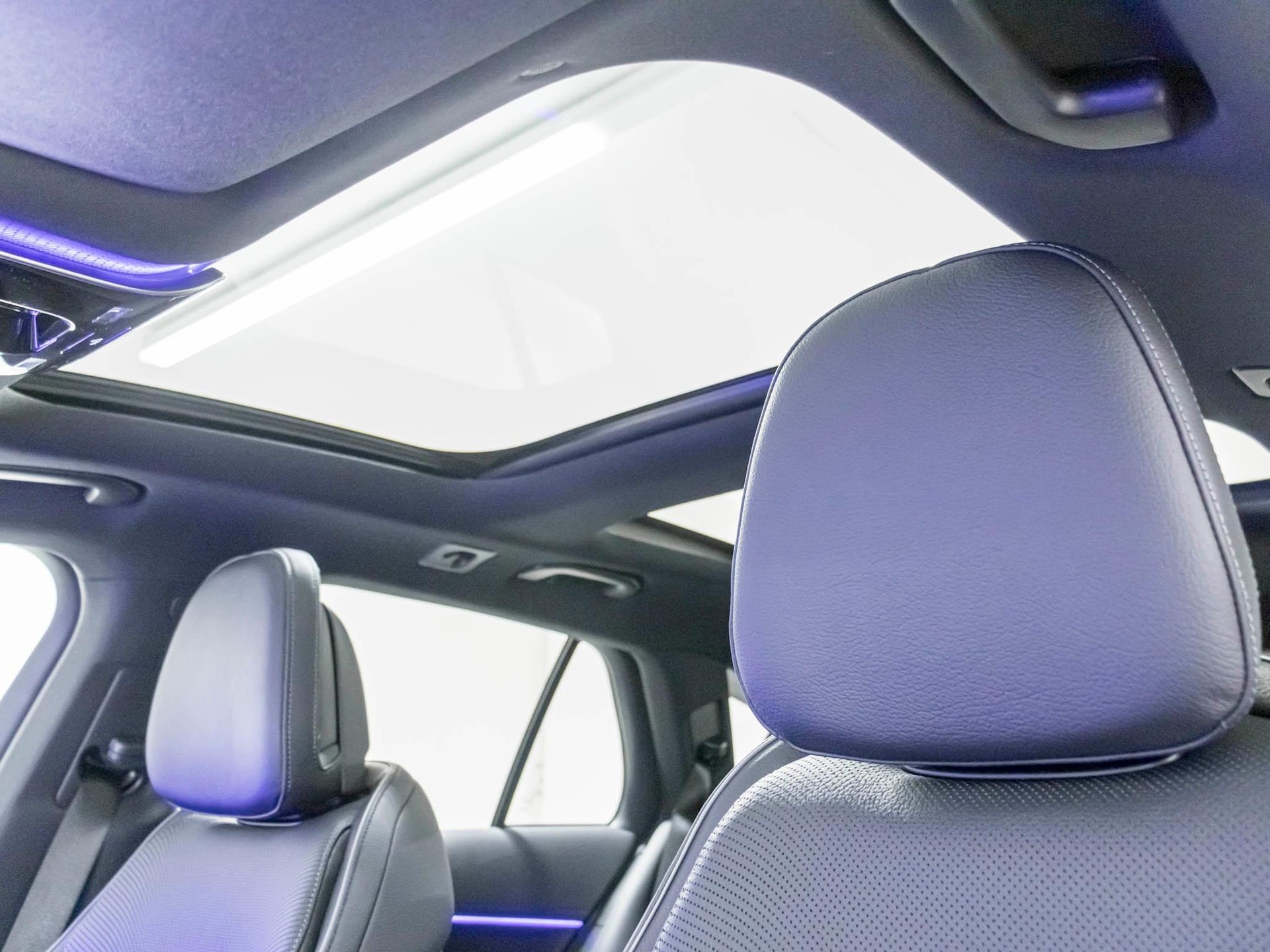 MERCEDES-BENZ E 220 d 4MATIC T-Modell-image-9
