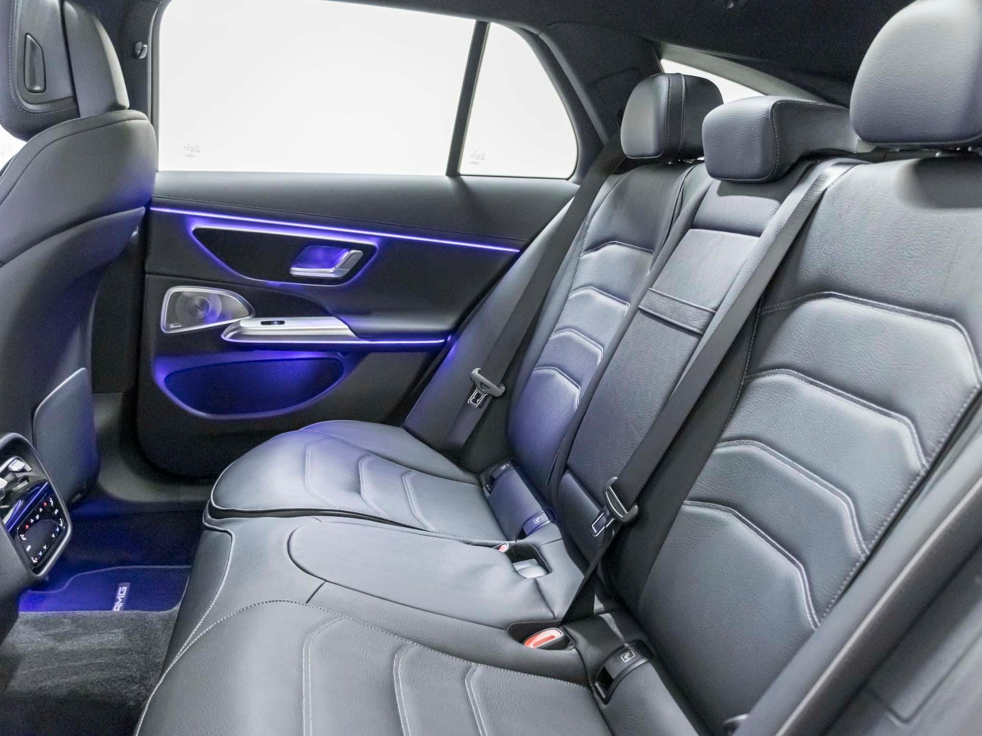 MERCEDES-BENZ E 220 d 4MATIC T-Modell-image-8