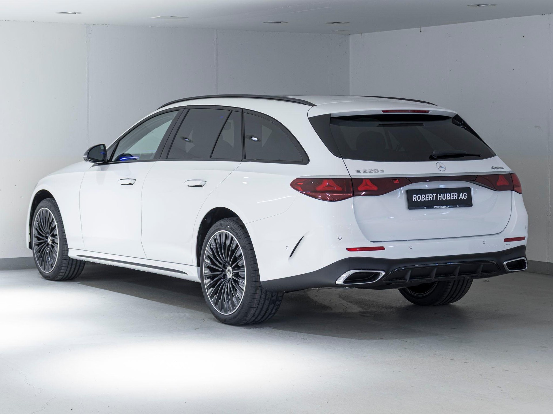 MERCEDES-BENZ E 220 d 4MATIC T-Modell-image-4