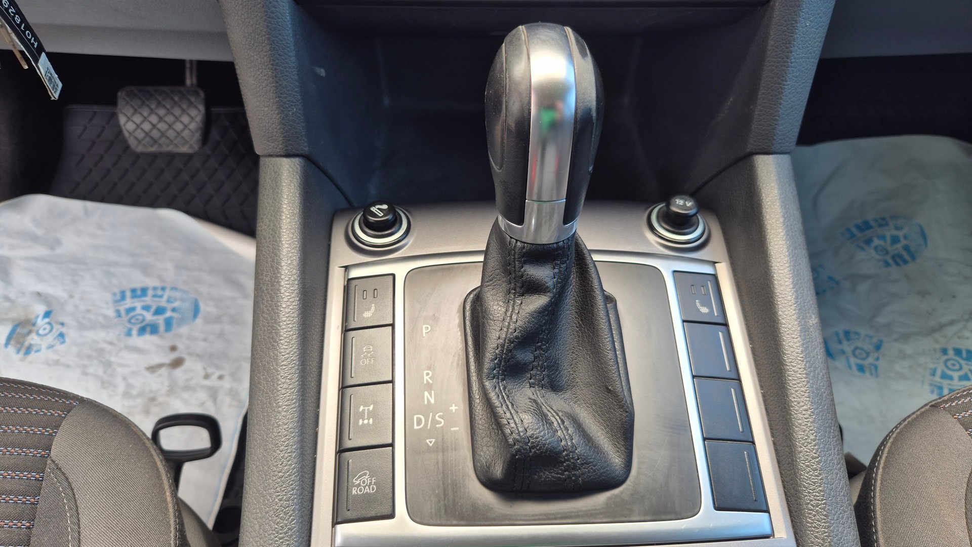 VW Amarok 2.0 BiTDI Trendline 4Motion permanent A-image-9