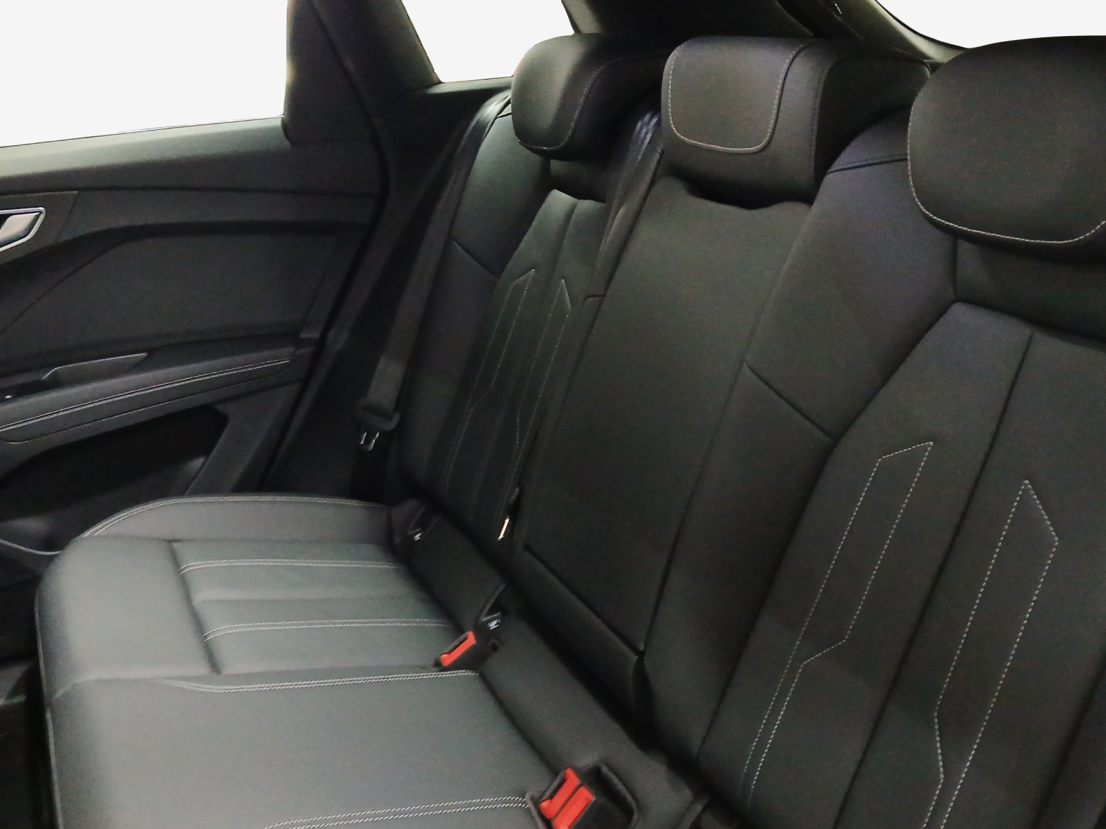 AUDI Q4 e-tron 50 quattro-image-12