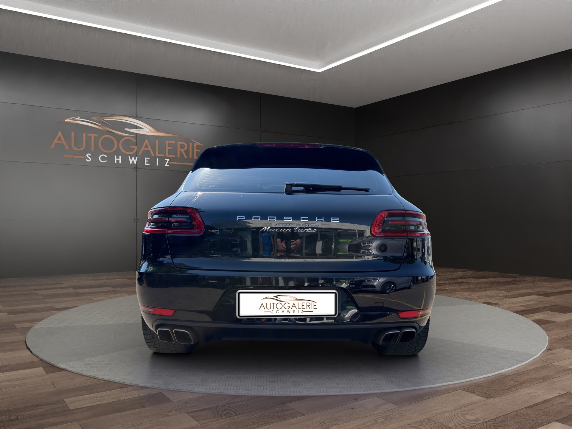 PORSCHE Macan Turbo PDK | CH Fahrzeug | Swiss Package | 21" | PANORAMA | AHK elektr. | Luftfederung | DAB | -image-3
