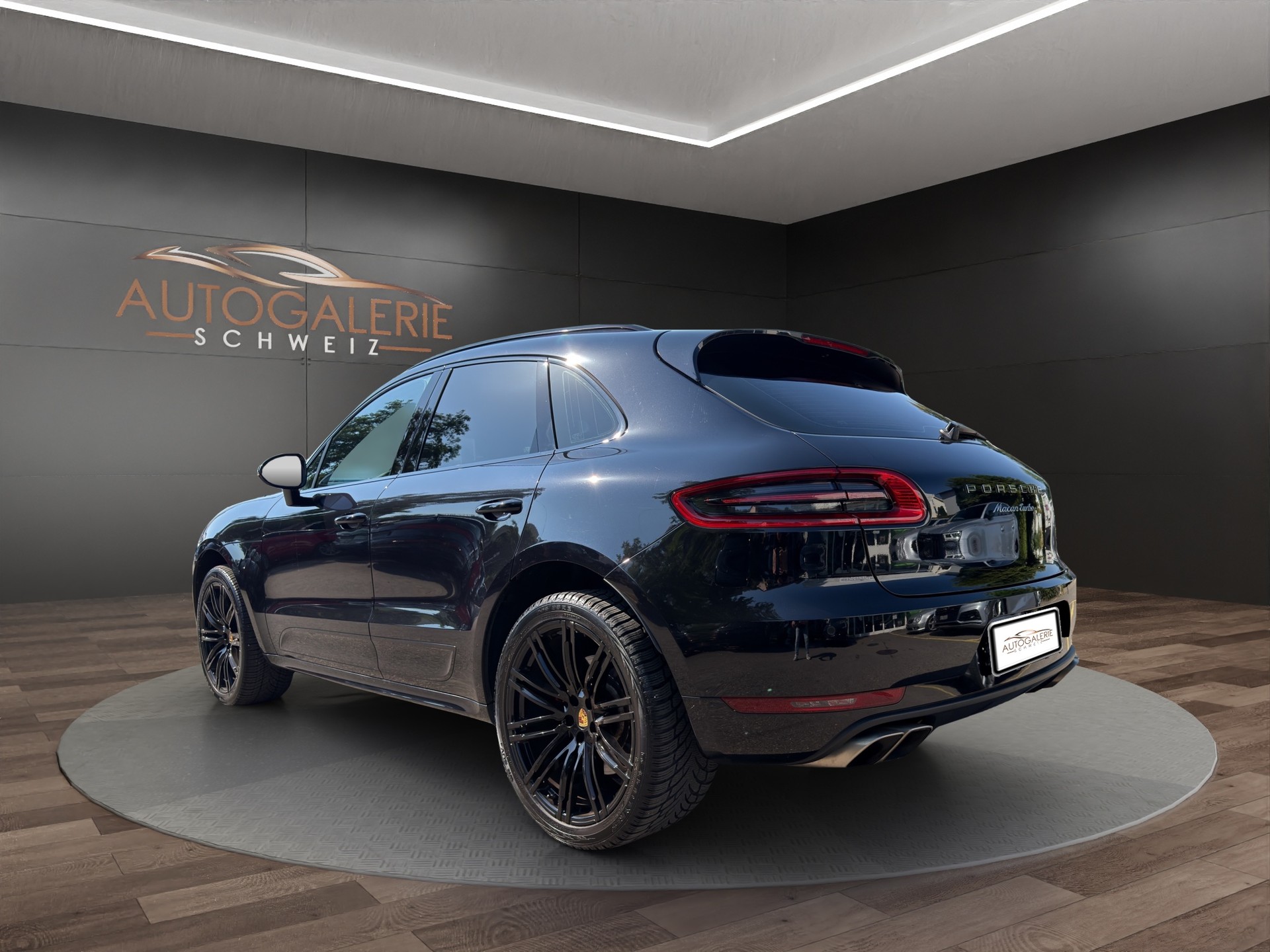 PORSCHE Macan Turbo PDK | CH Fahrzeug | Swiss Package | 21" | PANORAMA | AHK elektr. | Luftfederung | DAB | -image-2