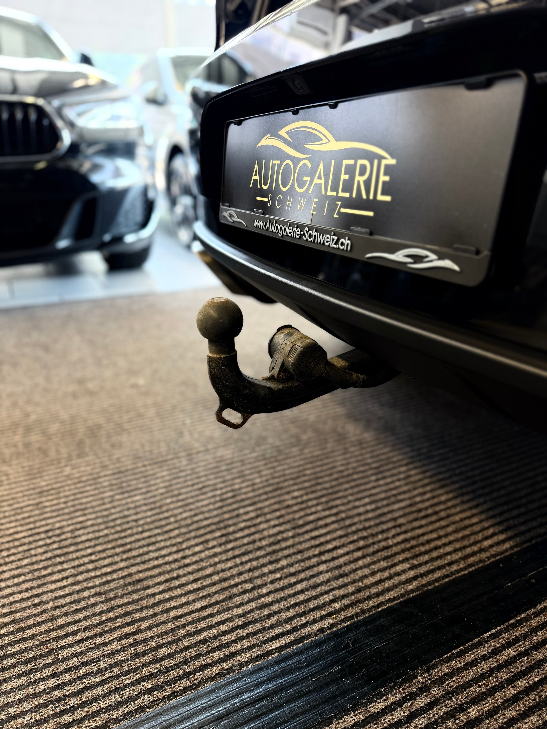 PORSCHE Macan Turbo PDK | CH Fahrzeug | Swiss Package | 21" | PANORAMA | AHK elektr. | Luftfederung | DAB | -image-30