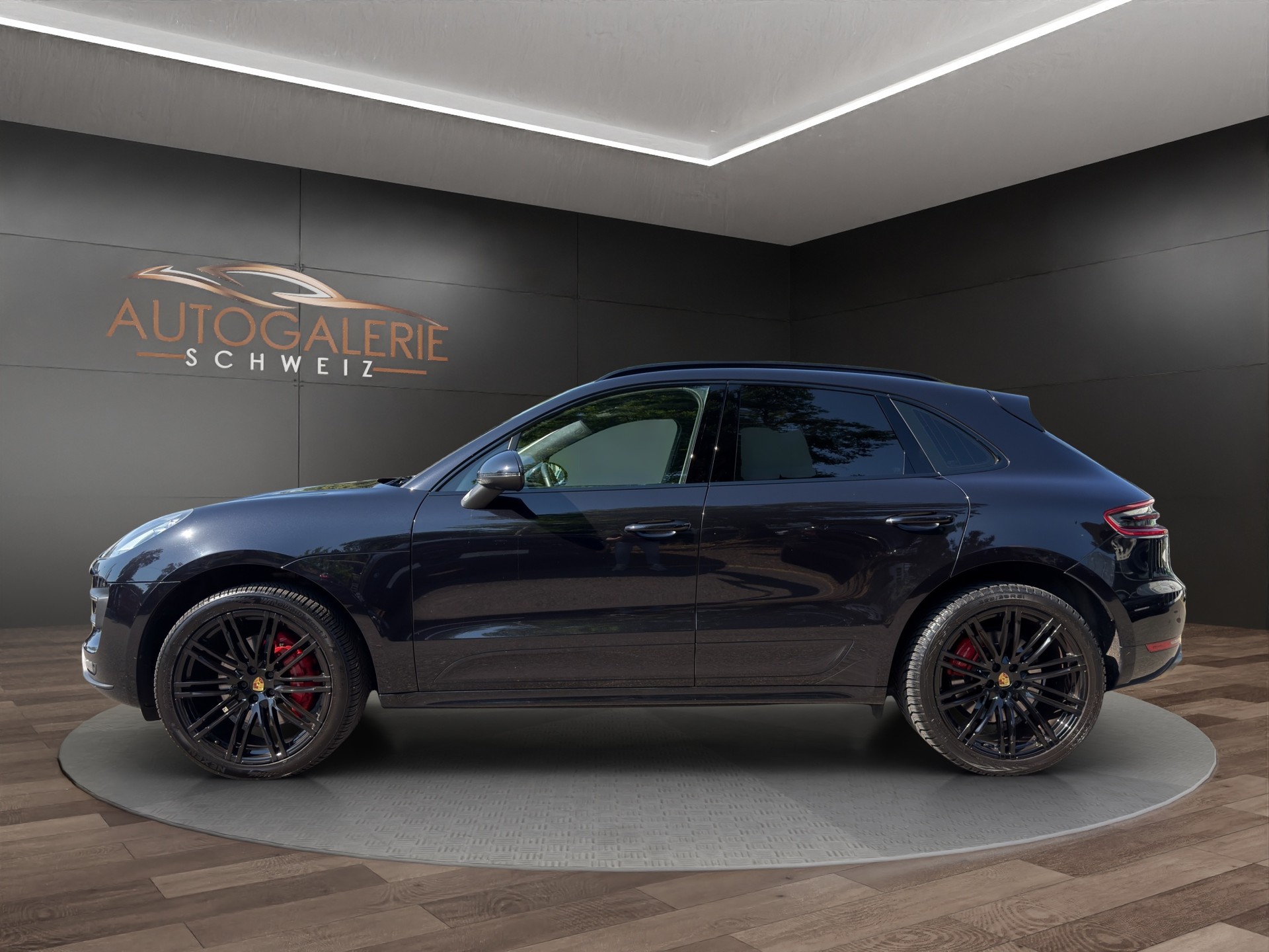 PORSCHE Macan Turbo PDK | CH Fahrzeug | Swiss Package | 21" | PANORAMA | AHK elektr. | Luftfederung | DAB | -image-1