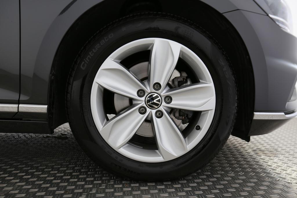 VW Passat Variant 2.0 TDI 200 75 Edition DSG 4m-image-12