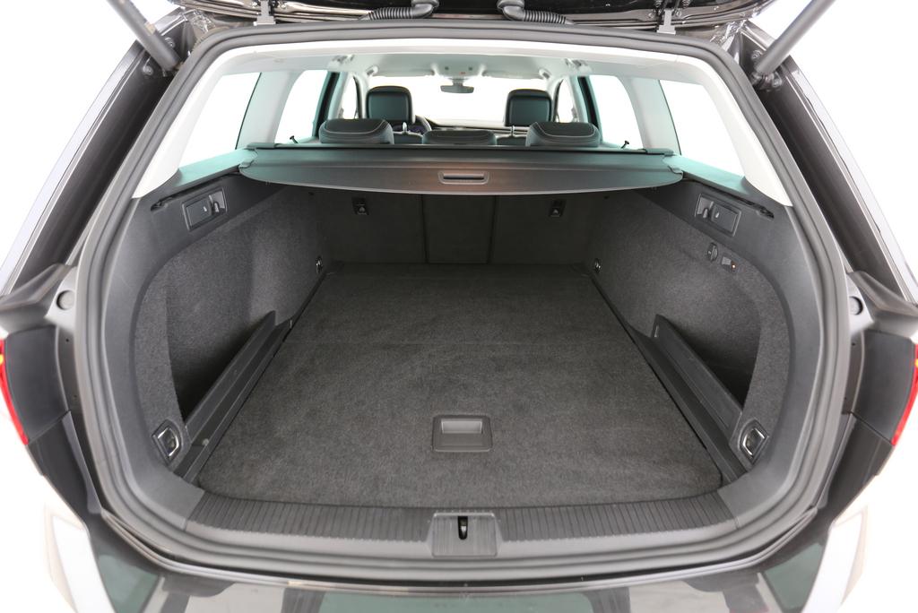 VW Passat Variant 2.0 TDI 200 75 Edition DSG 4m-image-11