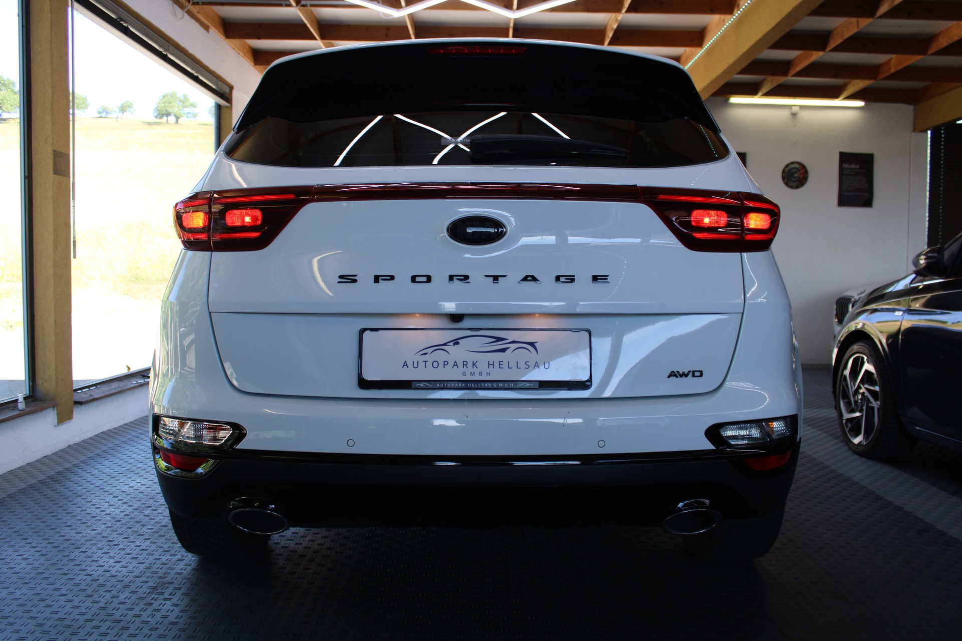 KIA Sportage 1.6CRDi Mild Hybrid Black Edition 4WD DCT-image-3