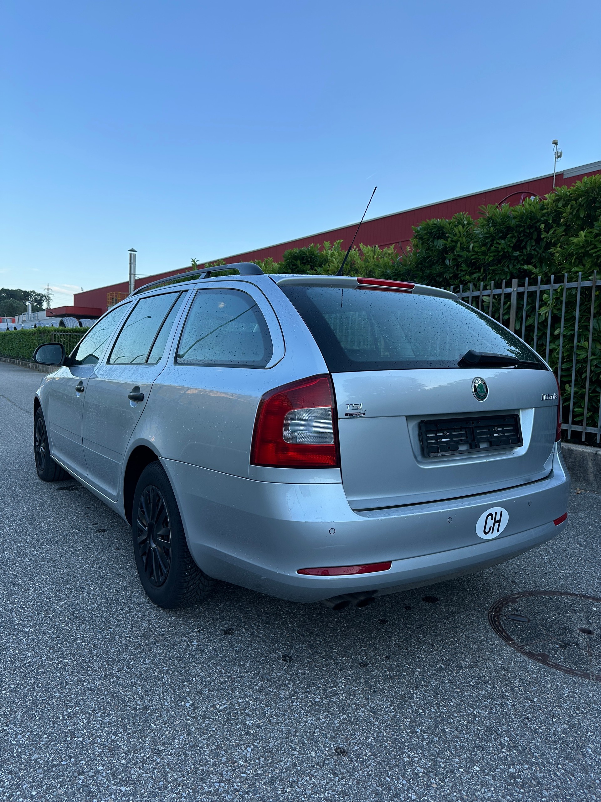 SKODA Octavia Combi 1.4 TSI Elegance-image-4