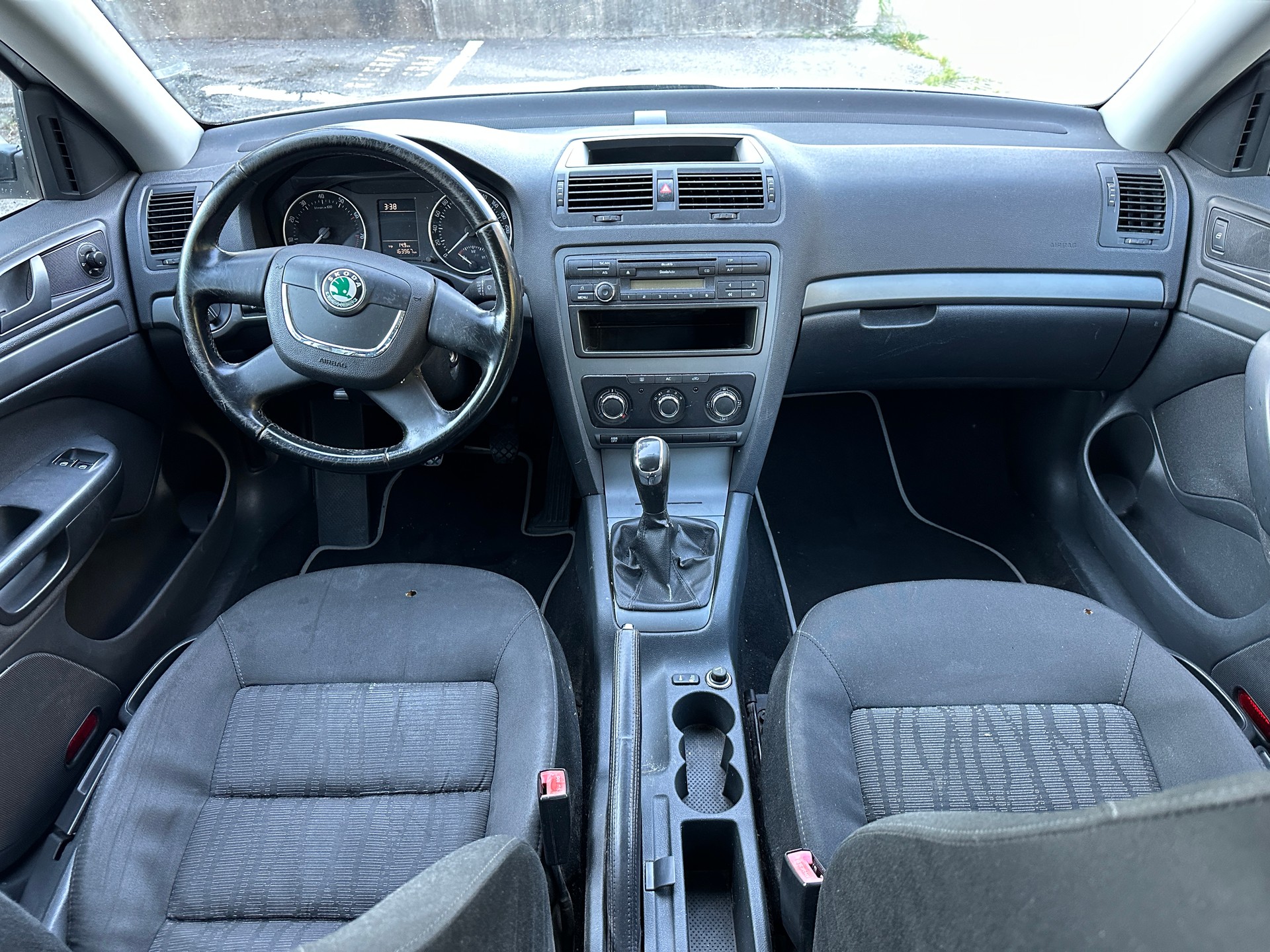 SKODA Octavia Combi 1.4 TSI Elegance-image-5
