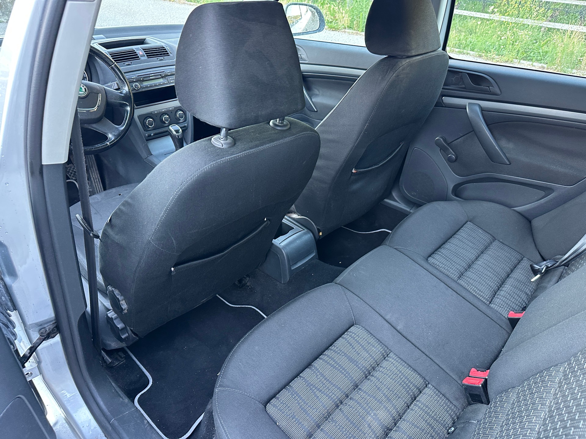 SKODA Octavia Combi 1.4 TSI Elegance-image-6