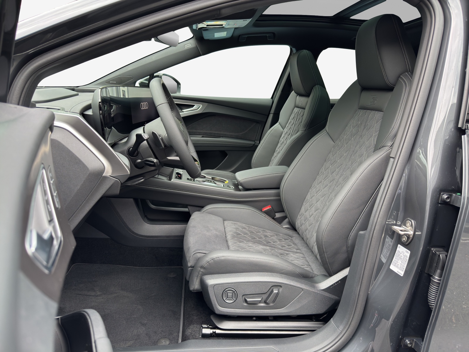 AUDI Q4 e-tron SUV quattro performance-image-7