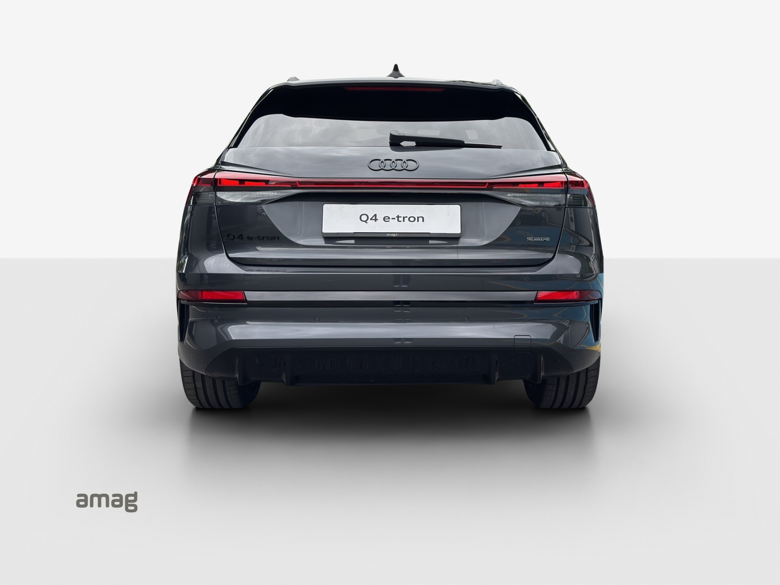 AUDI Q4 e-tron SUV quattro performance-showroom-element-3