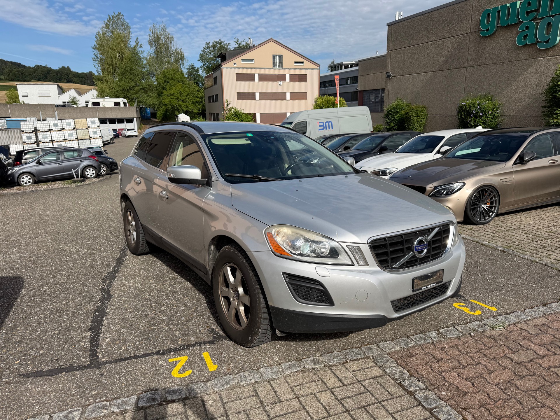 VOLVO XC60 D3 AWD Momentum-image-0