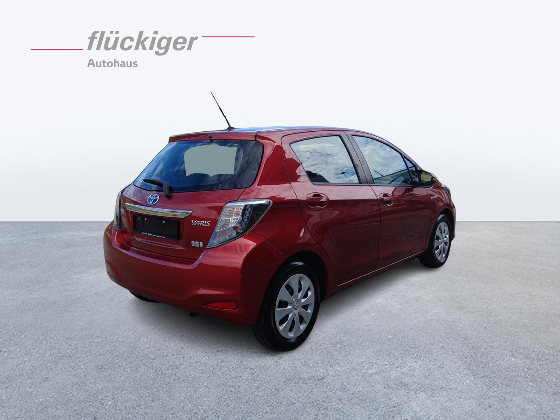 TOYOTA Yaris 1.5 VVT-i HSD Luna-image-4