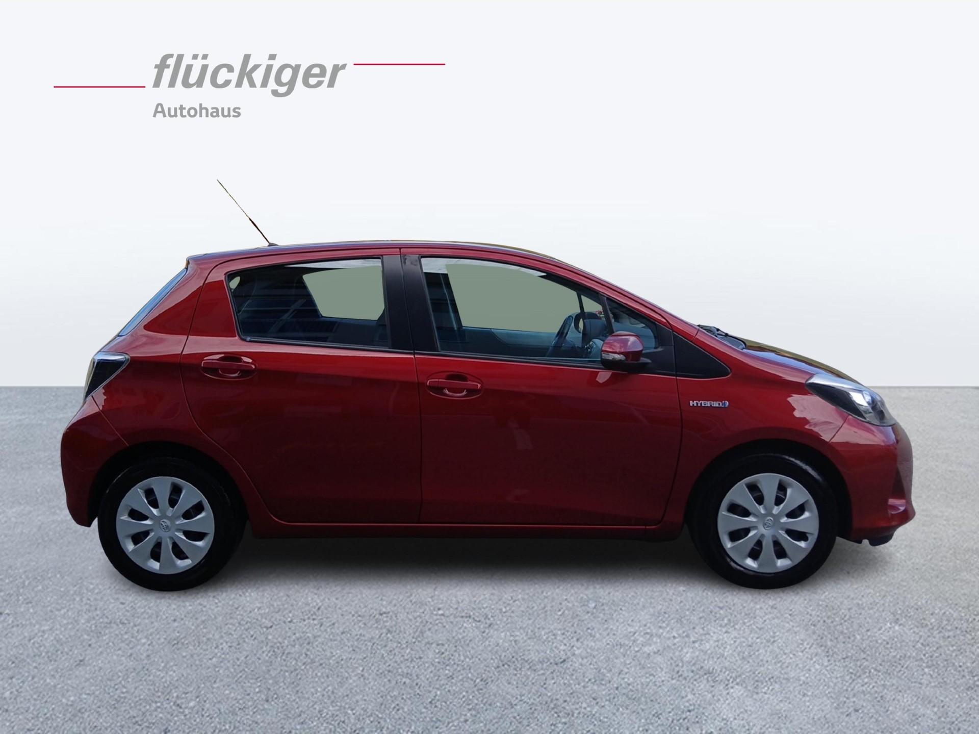 TOYOTA Yaris 1.5 VVT-i HSD Luna-image-3