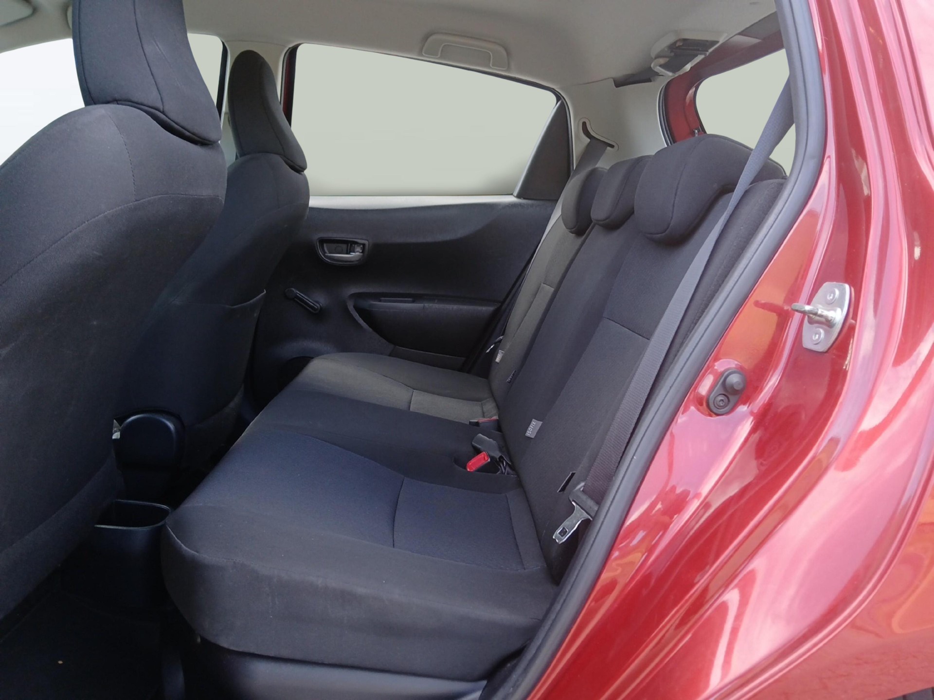 TOYOTA Yaris 1.5 VVT-i HSD Luna-image-9