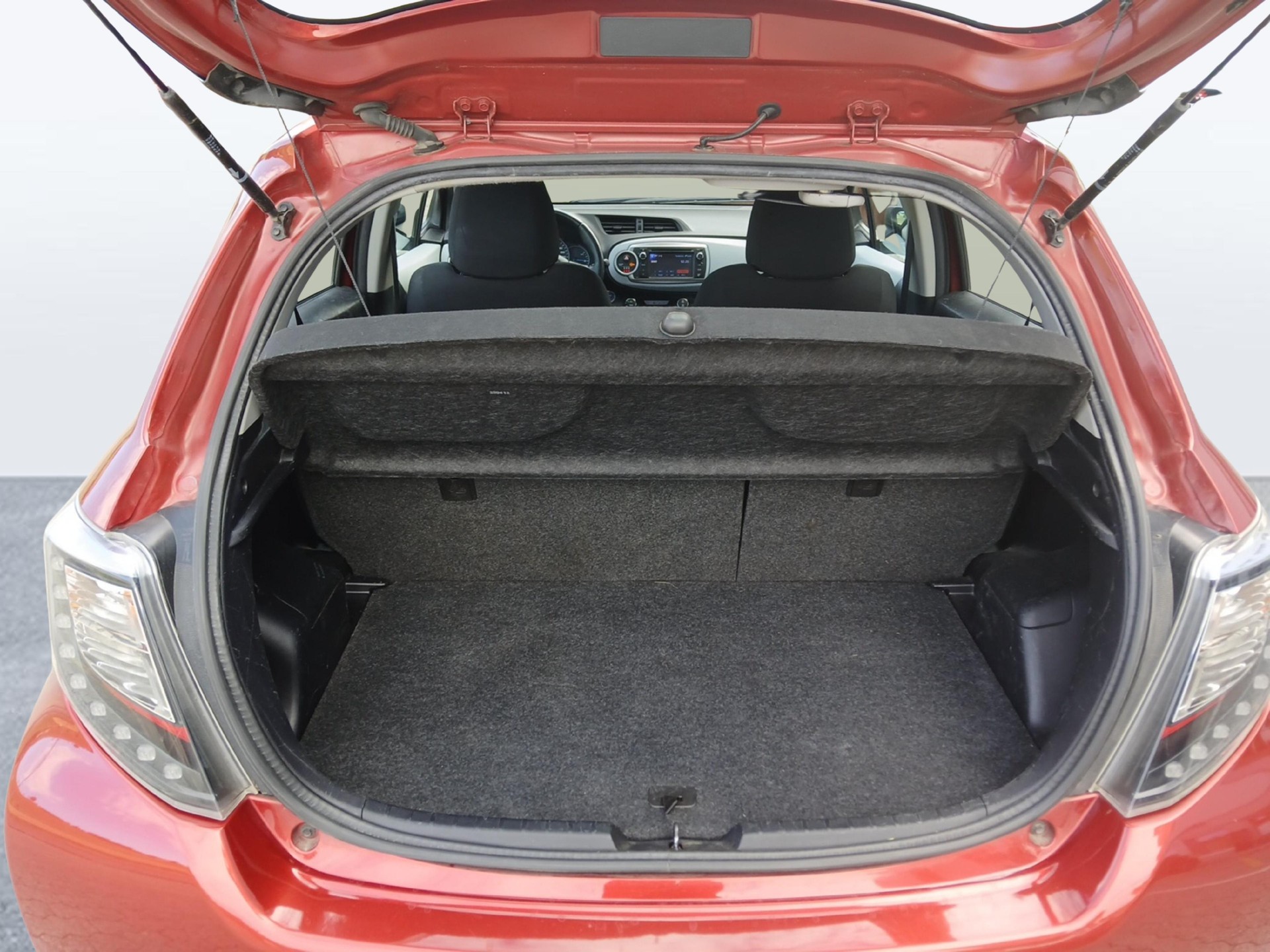 TOYOTA Yaris 1.5 VVT-i HSD Luna-image-10