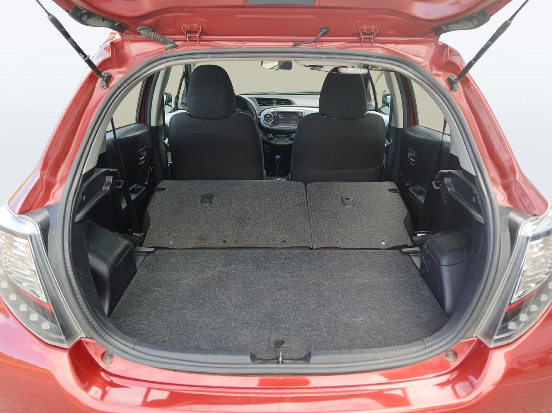 TOYOTA Yaris 1.5 VVT-i HSD Luna-image-11