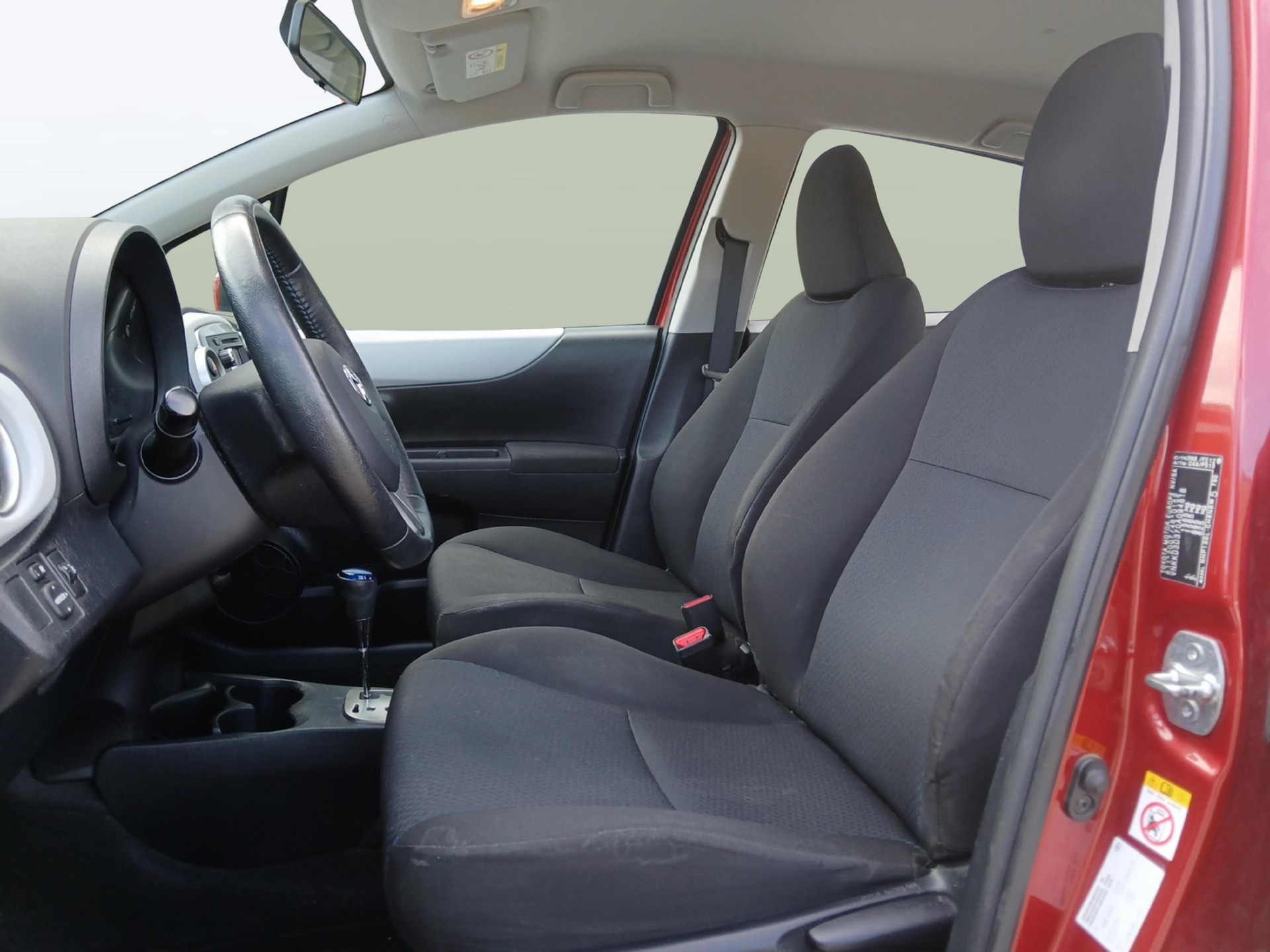 TOYOTA Yaris 1.5 VVT-i HSD Luna-image-8