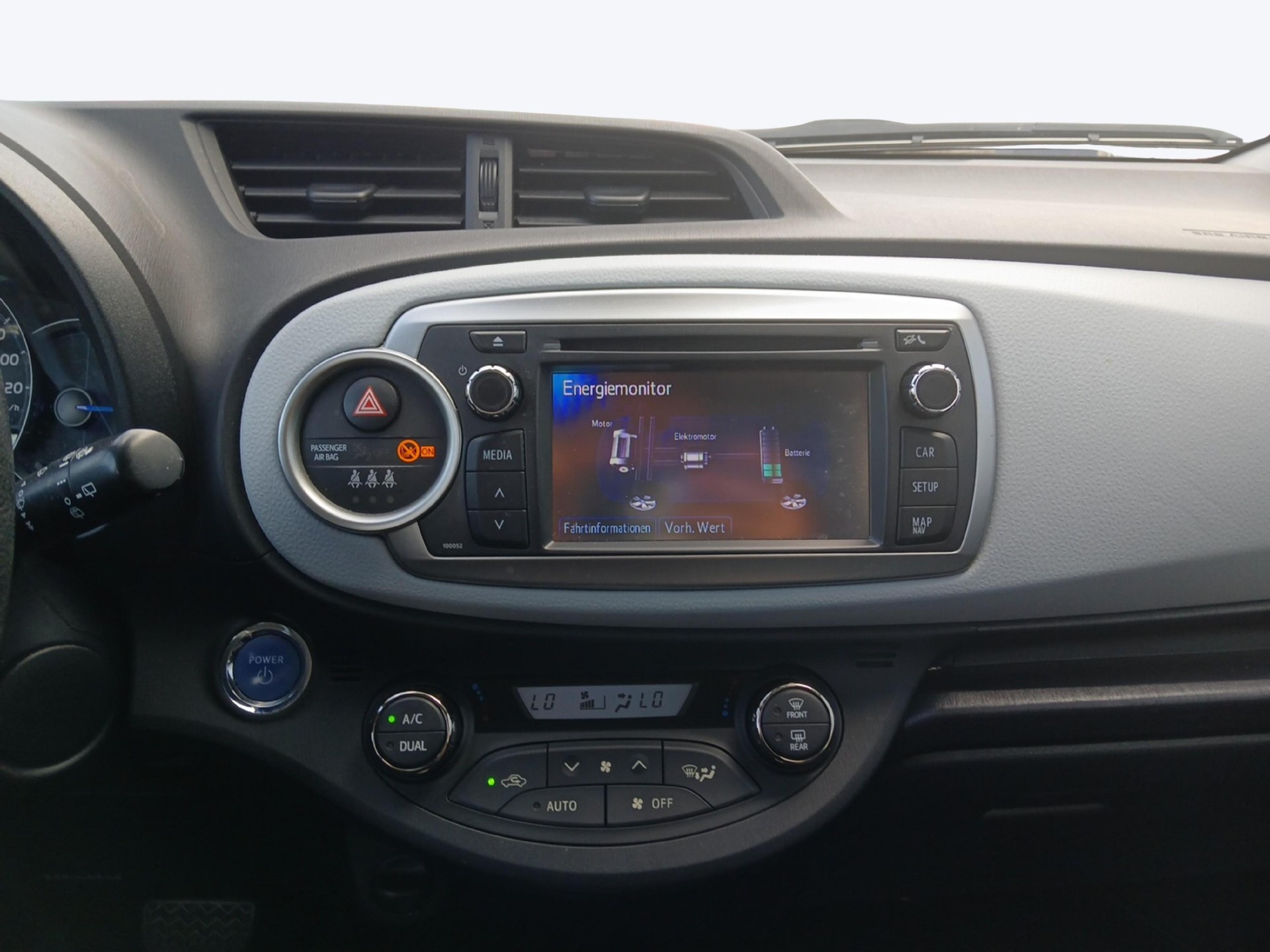 TOYOTA Yaris 1.5 VVT-i HSD Luna-image-13