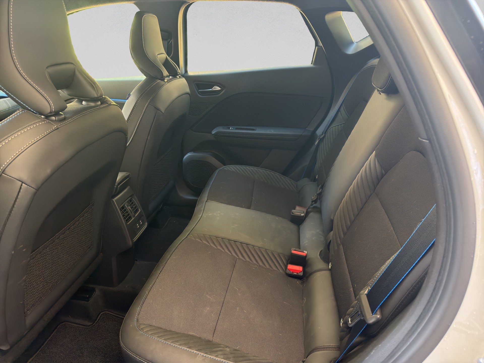 RENAULT Captur 1.8 E-Tech 160 Esprit Alpine DHT-image-6