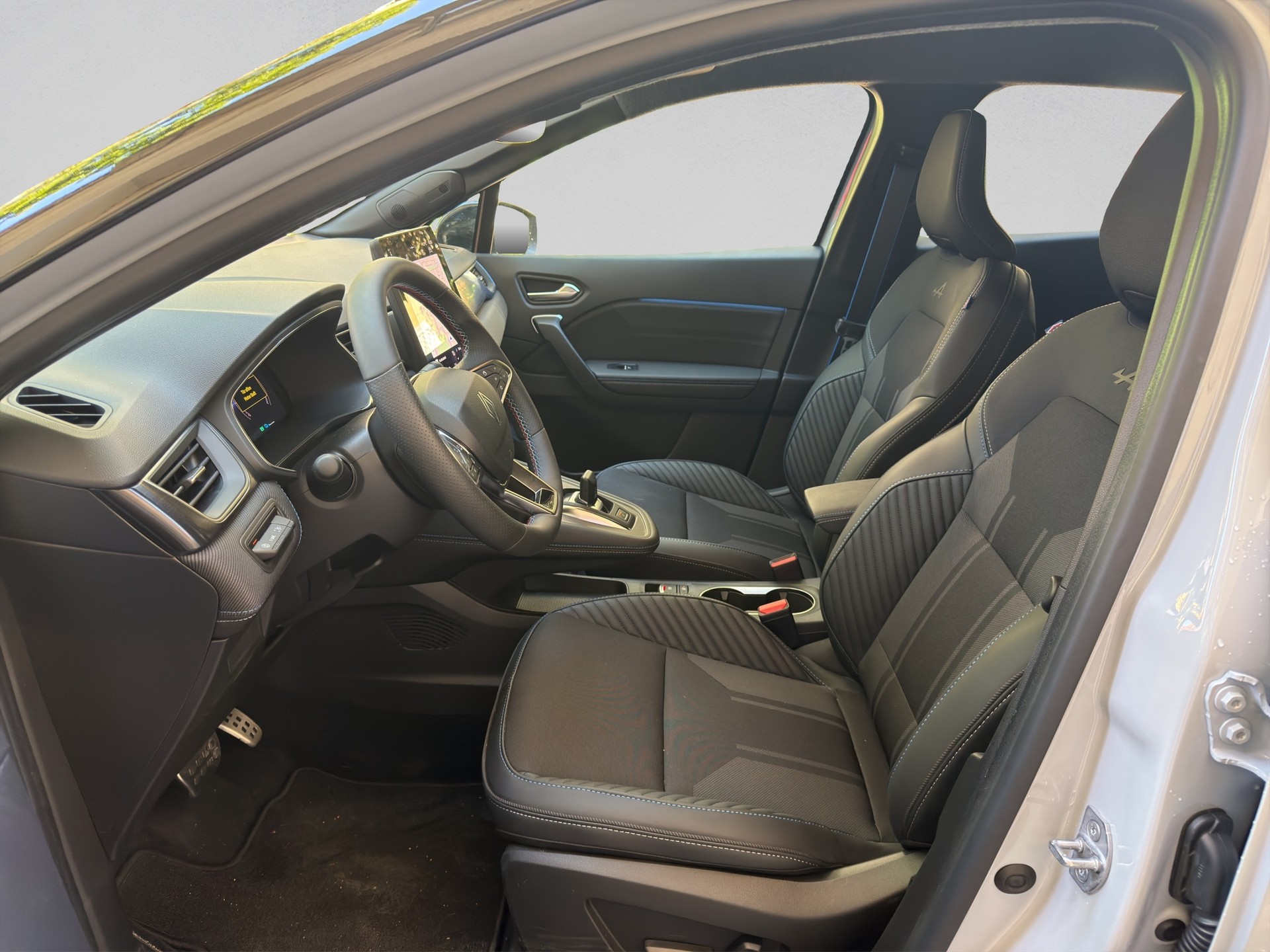 RENAULT Captur 1.8 E-Tech 160 Esprit Alpine DHT-image-3