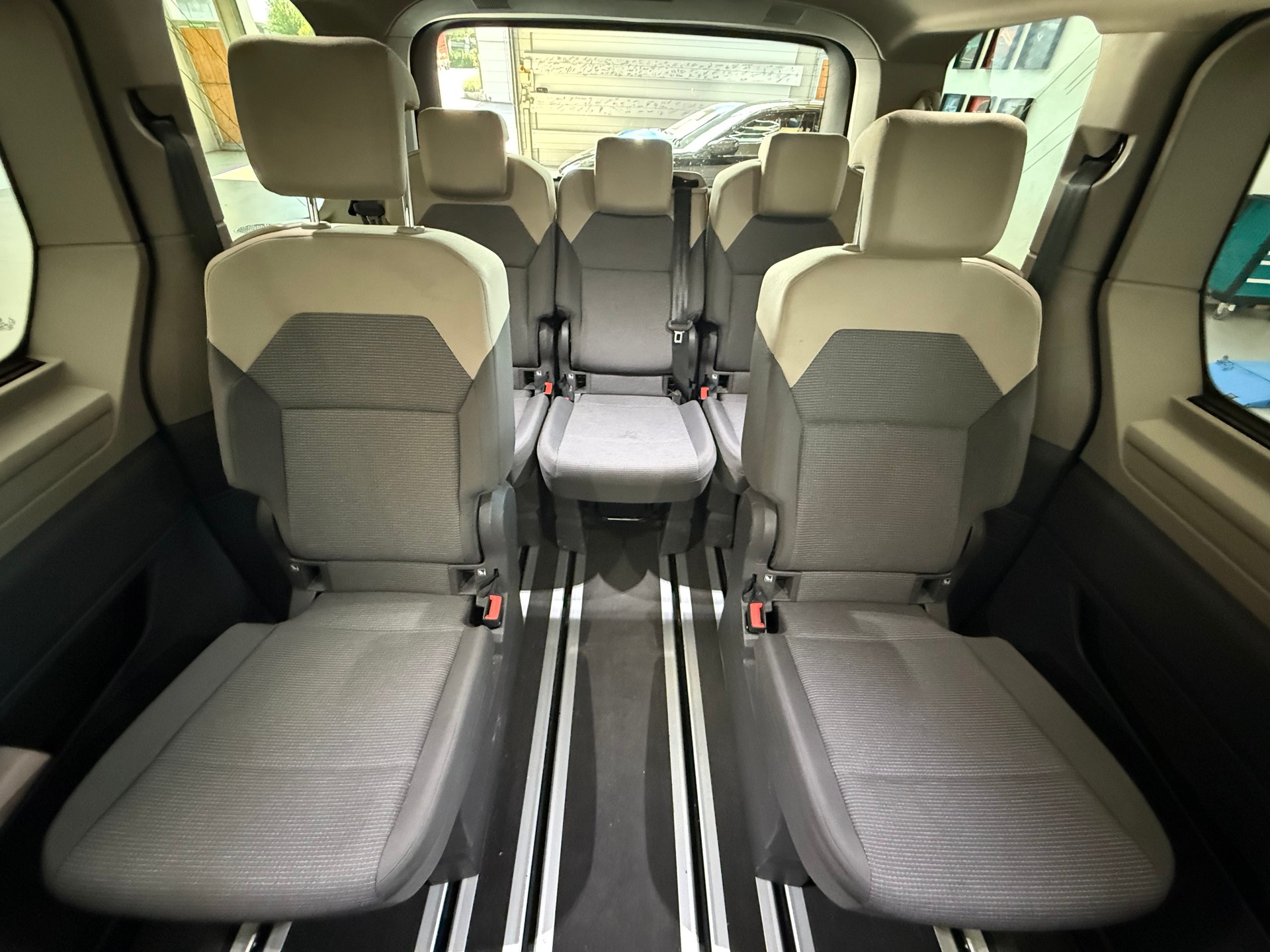 VW Multivan 2.0 TSI Liberty DSG 7-Sitzer-image-27