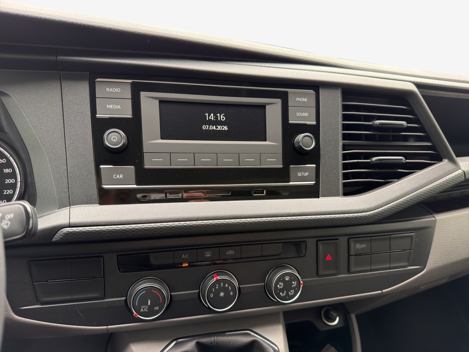 VW T6.1 2.0 TDI Entry-image-10
