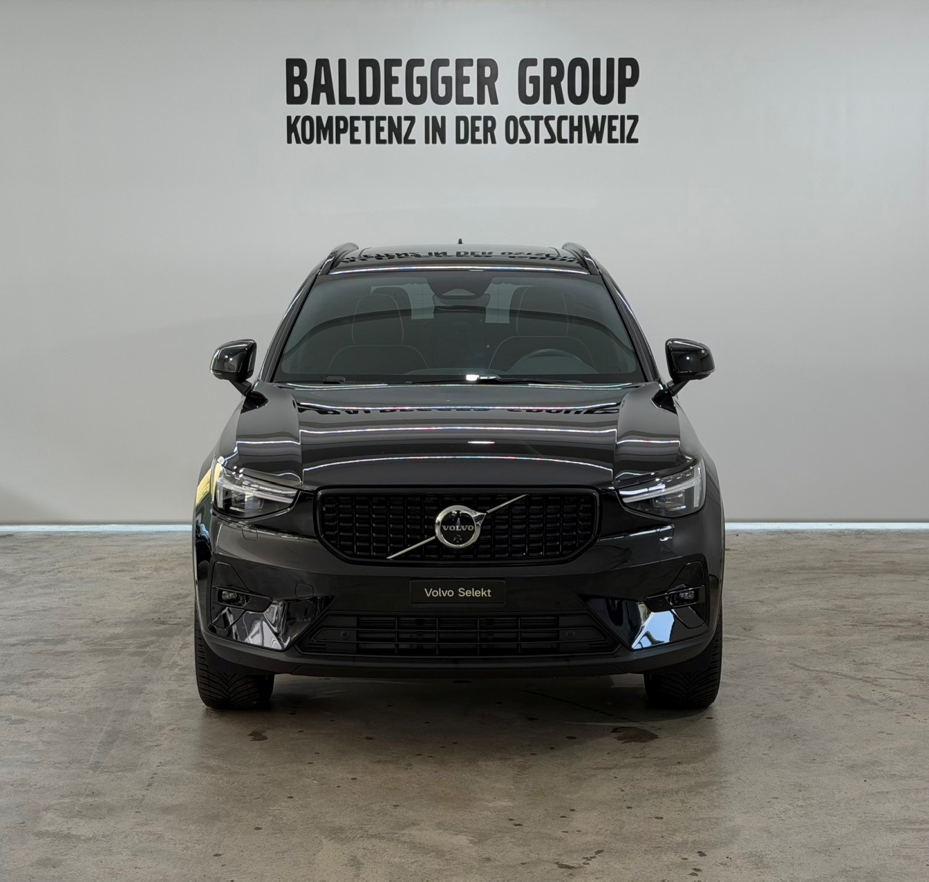 VOLVO XC40 2.0 B3 MH Plus Dark-image-8