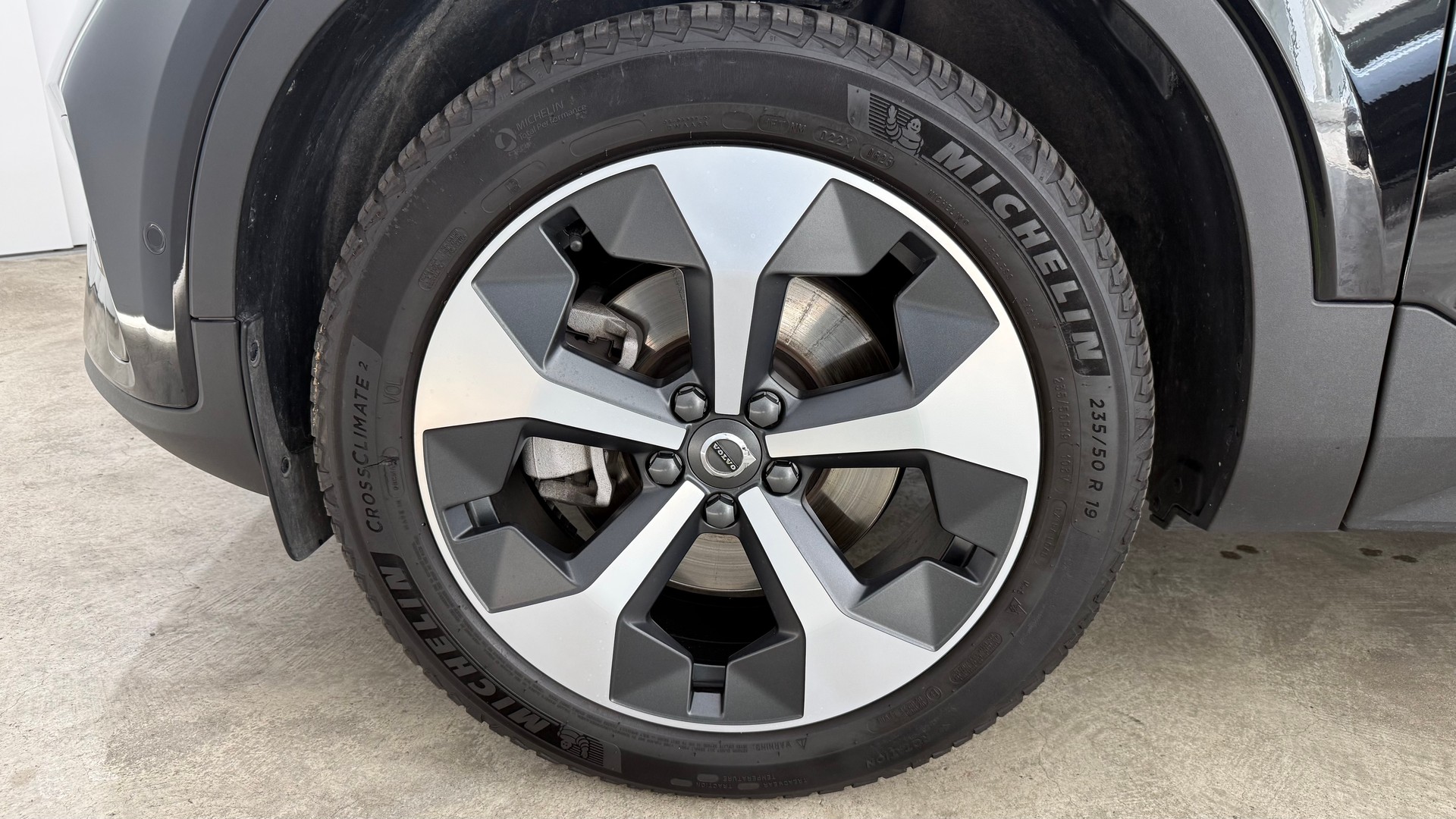 VOLVO XC40 2.0 B3 MH Plus Dark-image-7