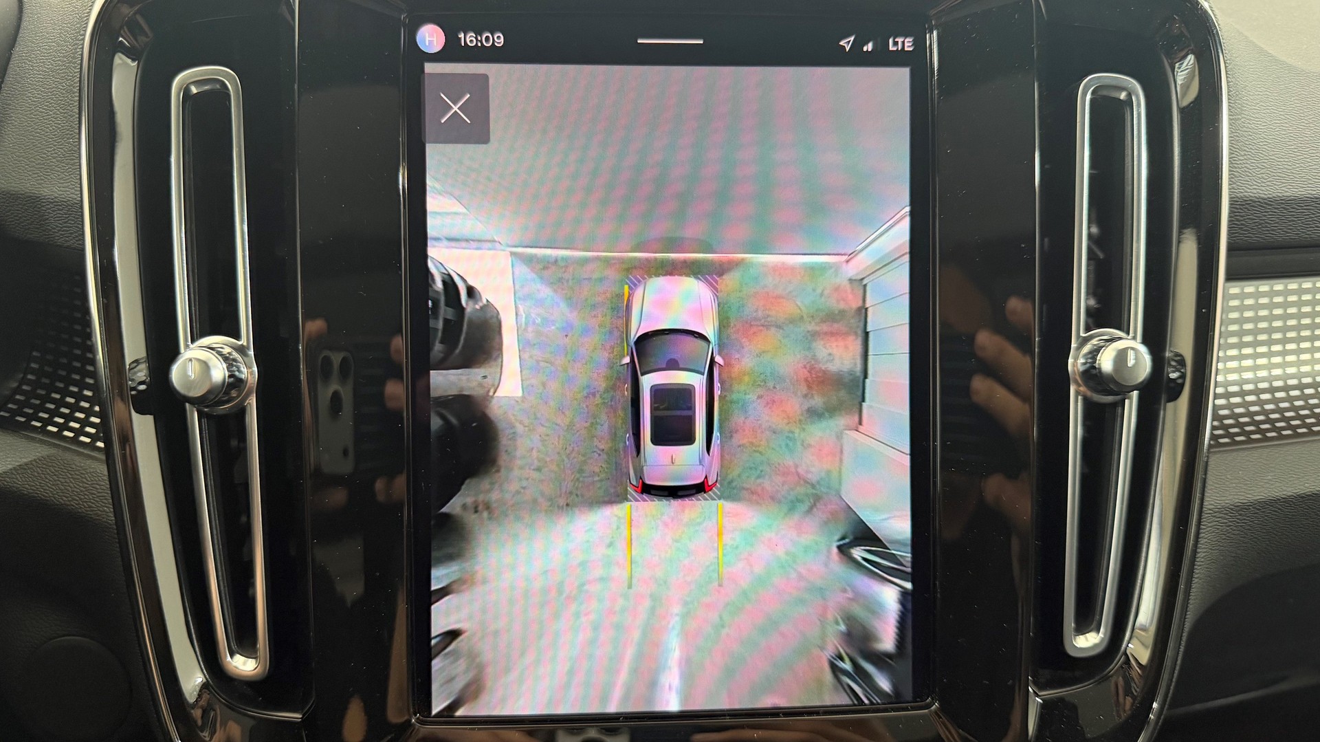 VOLVO XC40 2.0 B3 MH Plus Dark-image-10