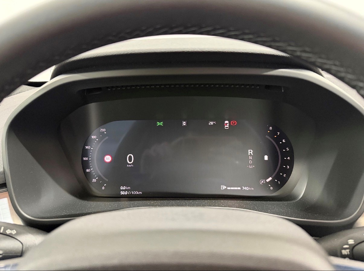 VOLVO XC40 2.0 B3 MH Plus Dark-image-11