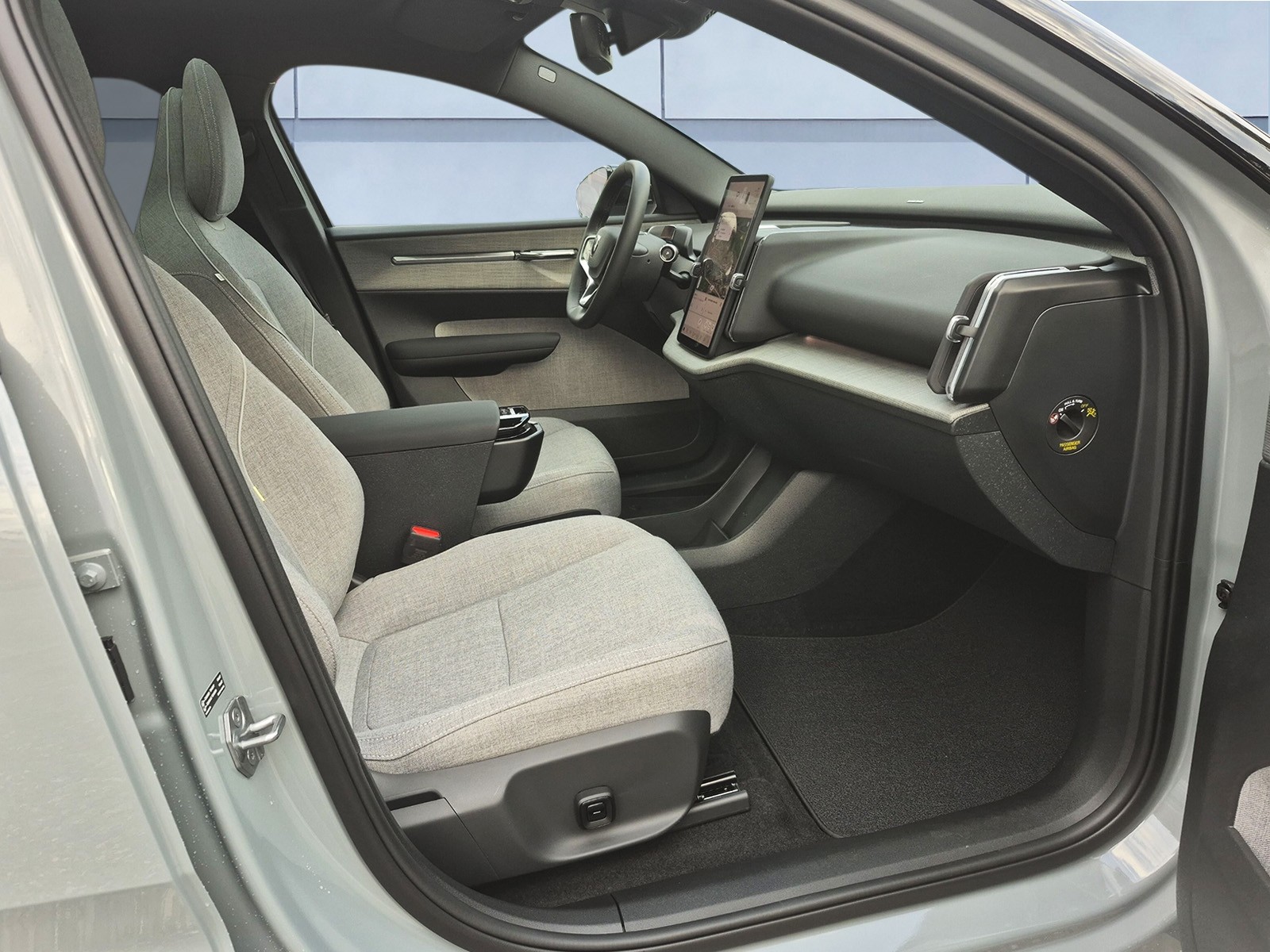 VOLVO EX 30 E60 Twin Ultra Performance AWD-image-12