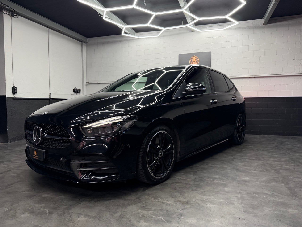 MERCEDES-BENZ B 250 4Matic AMG Line | Burmester | 360° Kamera | Full Assistenten-showroom-element-2