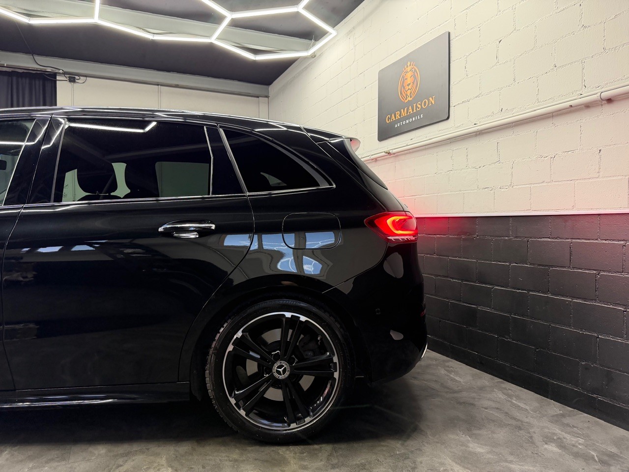 MERCEDES-BENZ B 250 4Matic AMG Line | Burmester | 360° Kamera | Full Assistenten-showroom-element-3