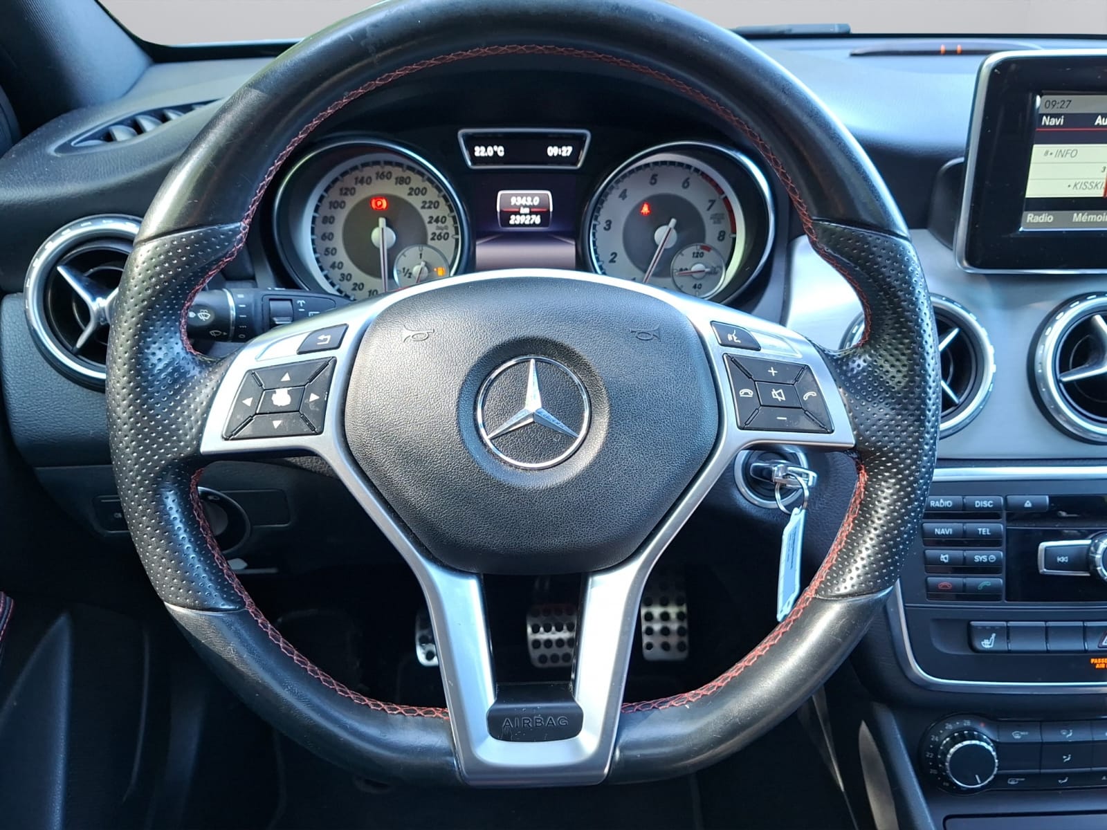 MERCEDES-BENZ GLA 200-image-9