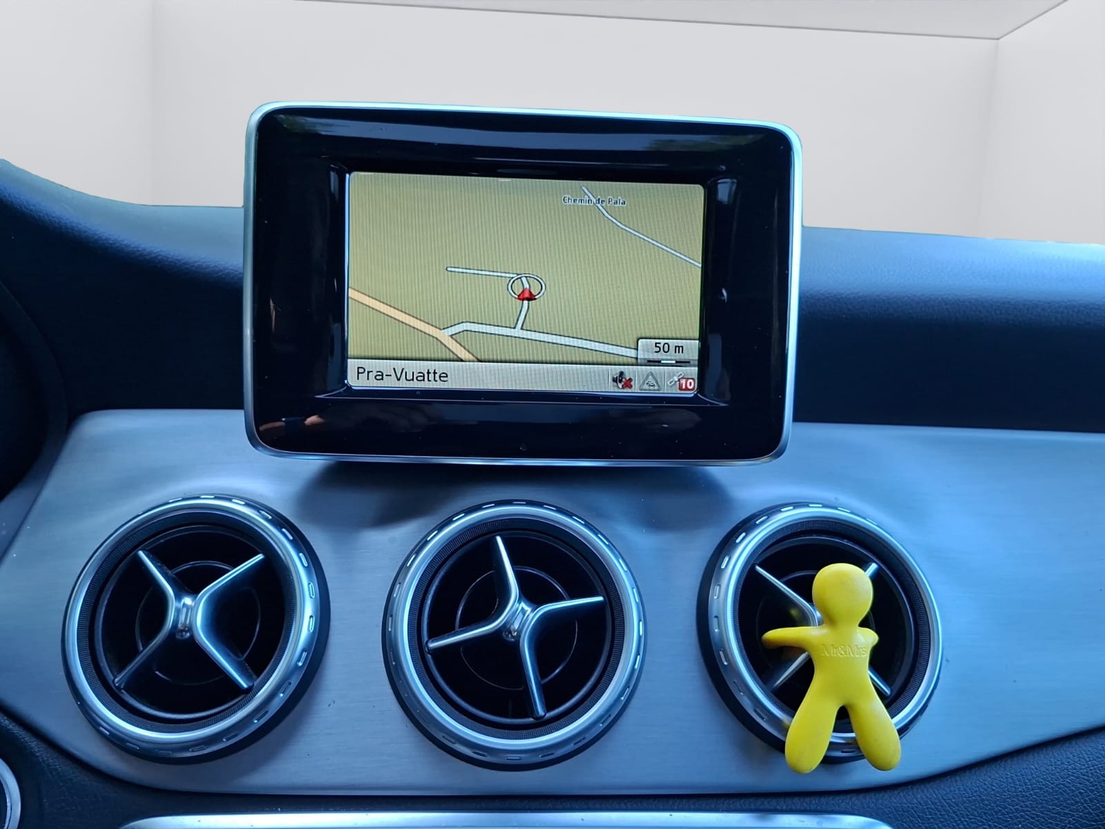 MERCEDES-BENZ GLA 200-image-10