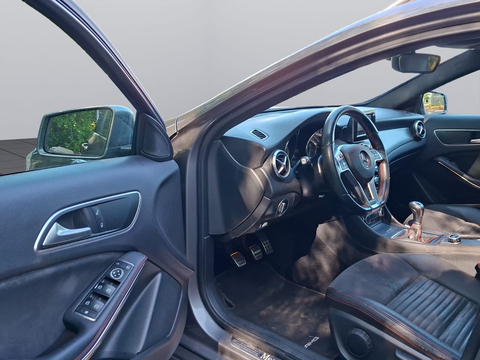 MERCEDES-BENZ GLA 200-image-11