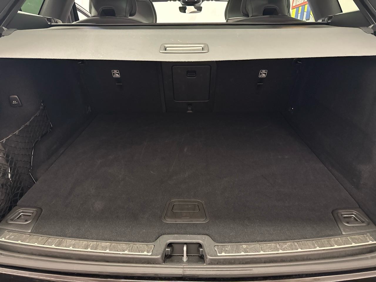 VOLVO XC60 B5 MHD AWD Black Edition Plus Geartronic-image-12
